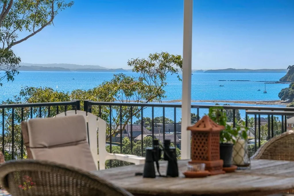 Sunny Manly Living - Coastal Comfort with Space to Store the Boat