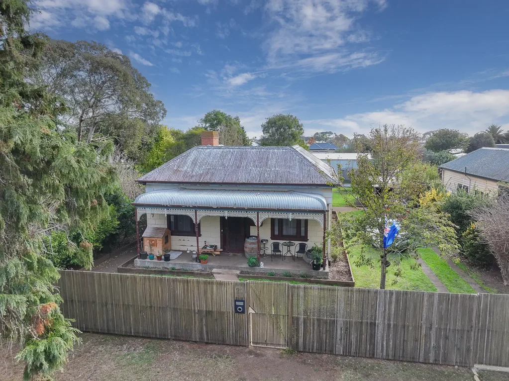 Koroit 3房  In the heart of town.