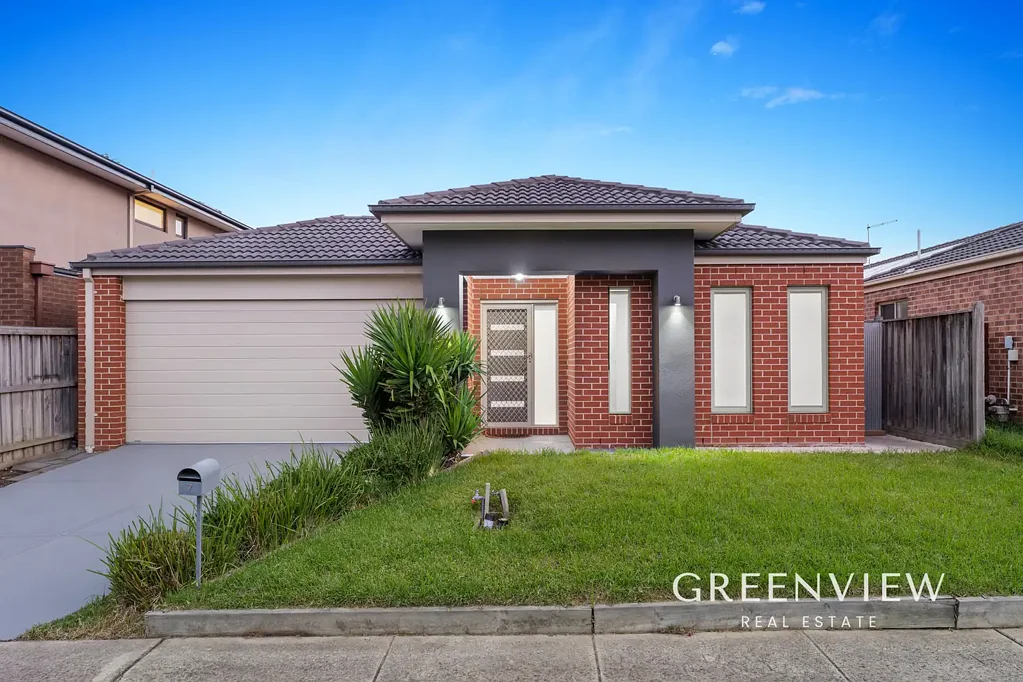 Cranbourne North 4房 安静家庭区 429sqm土地 2015年建 4卧带套房 现代厨卫 风管供暖 双车库 遮盖娱乐区 近学校公园 Stylish Family Living in a Prime Cranbourne North Location