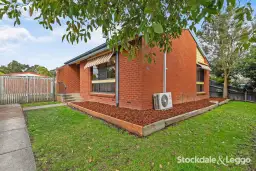 16 Churinga Drive, Churchill