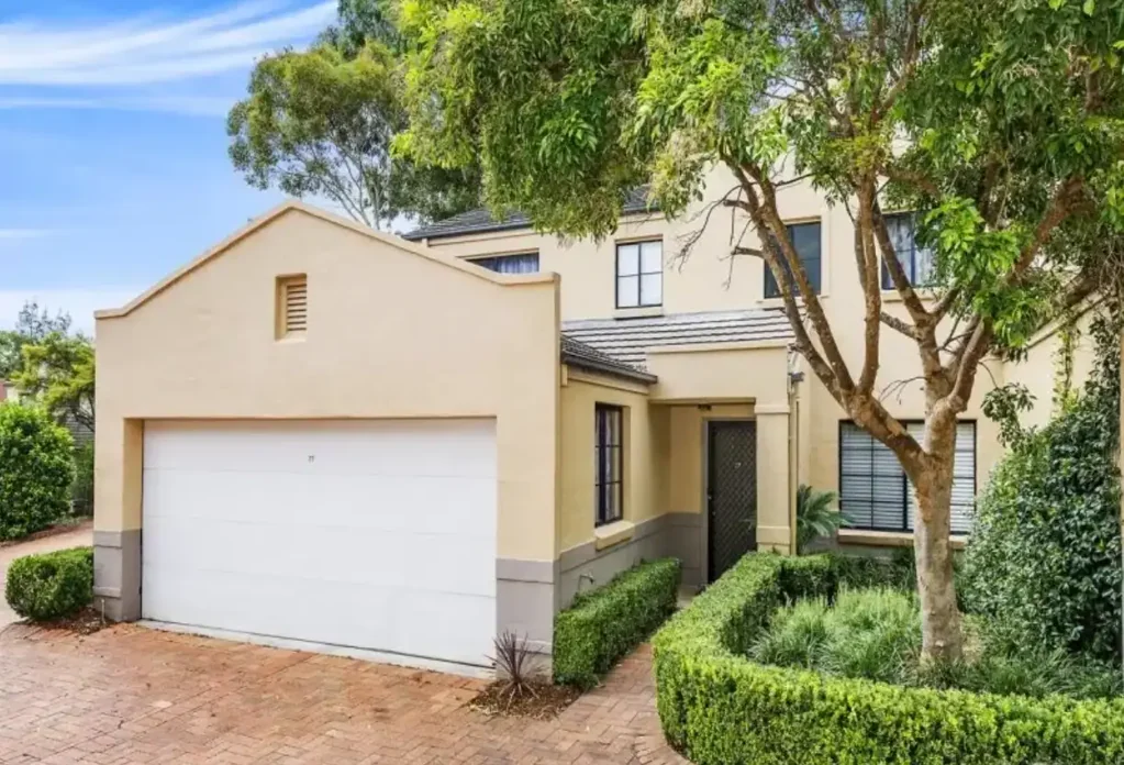 SPECTACULAR TOWNHOUSE IN THE HEART OF CASTLE HILL