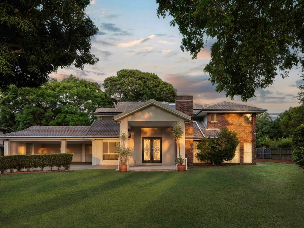 Sunnybank 4Habitaciones A Majestic Sunnybank Estate - Dual Titles, Designer Elegance & Rare Potential