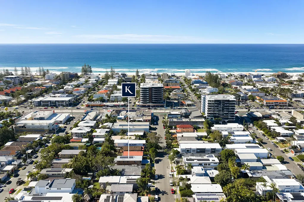 Mermaid Beach 4 Slaapkamer Enticing Beachside Opportunity – Enjoy, Enhance and Add Value