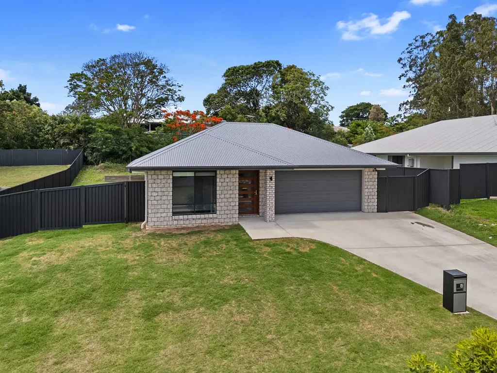 15 Brickfield  Crescent, Southside, QLD 4570