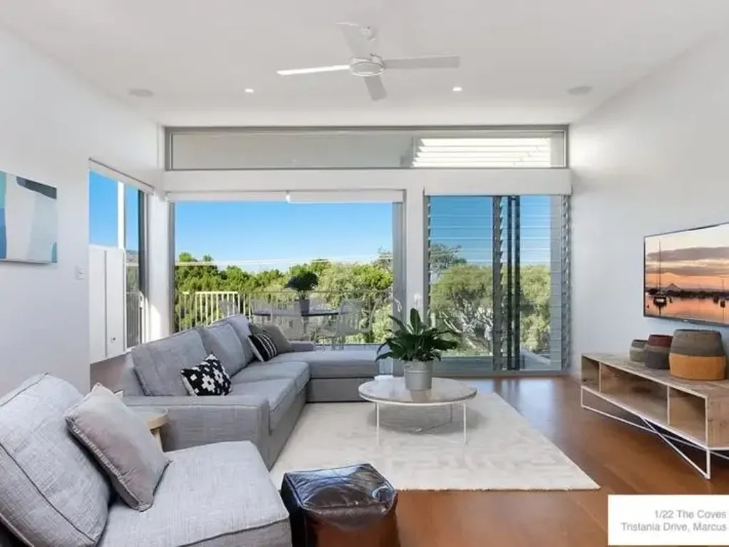 Furnished Architect-Designed Beach House with Saltwater Pool