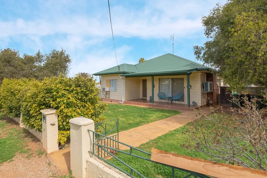 82 High Street, Parkes, NSW 2870