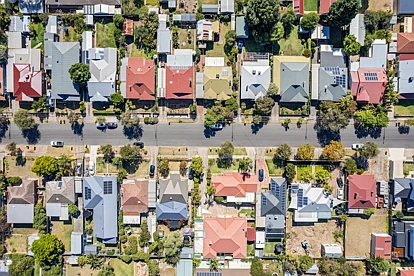 购房大军杀疯了？房贷需求太夸张，澳洲银行直接暂停预批！