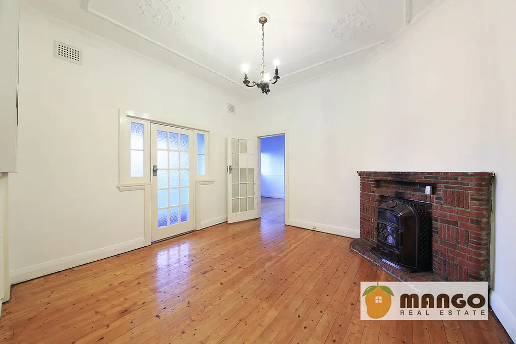 809sqm Spacious Double Brick Family House with Separate Living and Dining Room