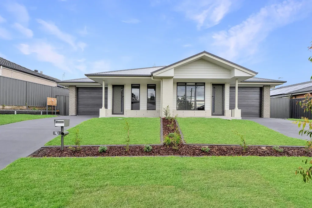 BRAND NEW MODERN DUPLEX IN SORT AFTER LOCATION