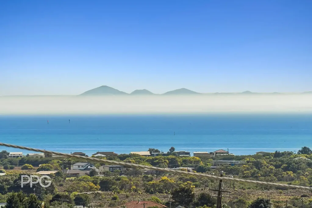 Portarlington 4房  Panoramic Bay Views & Endless Potential on 626m²
