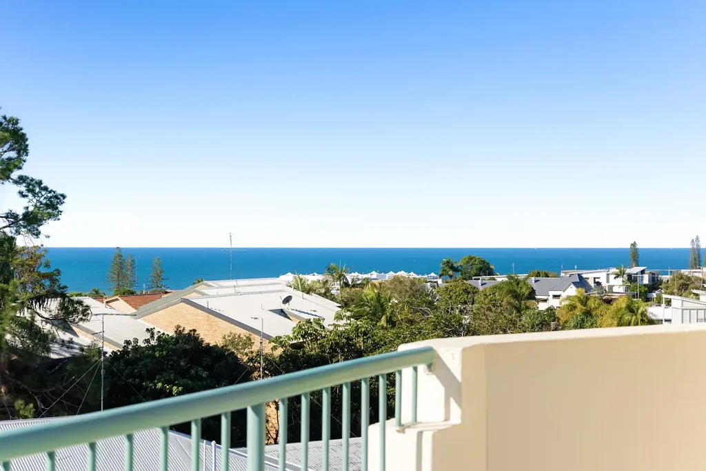 Alexandra Headland 2 Bedroom Golden Triangle Gem with Rooftop Ocean Views