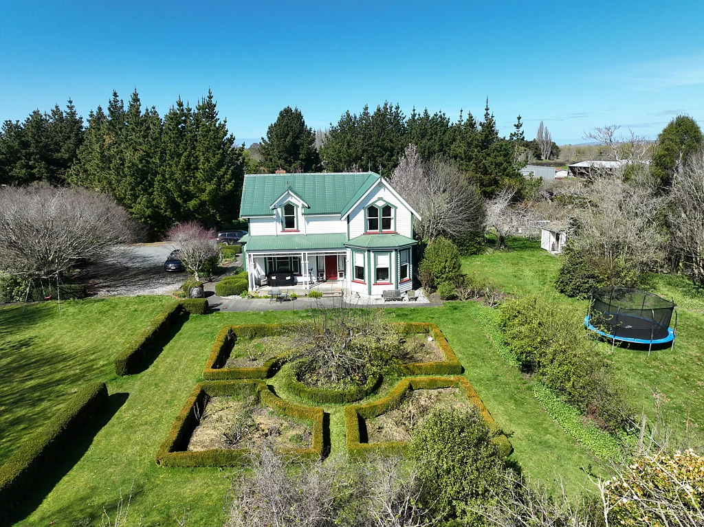 Balclutha Charming Victorian Style Home and Quality Land