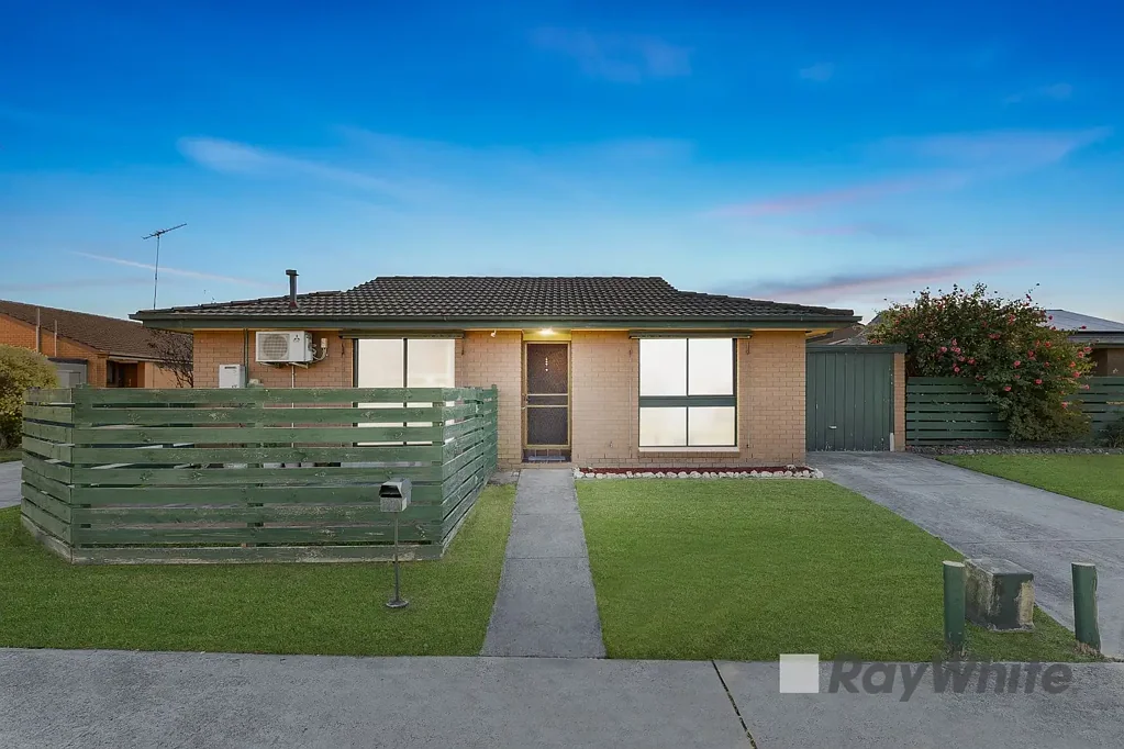 Dandenong 2Kwarto FREESTANDING BEAUTY IN A PRIME LOCAL!!