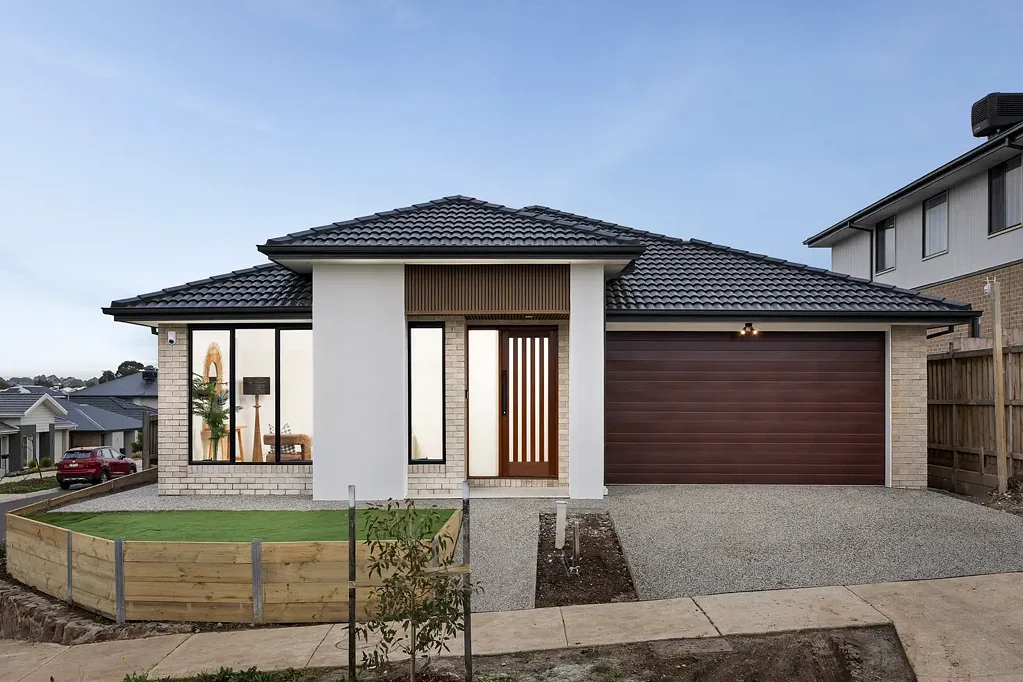 Sunbury 4 Bedroom Modern Living Meets Premium Comfort - Fully Turnkey in Rosenthal Estate