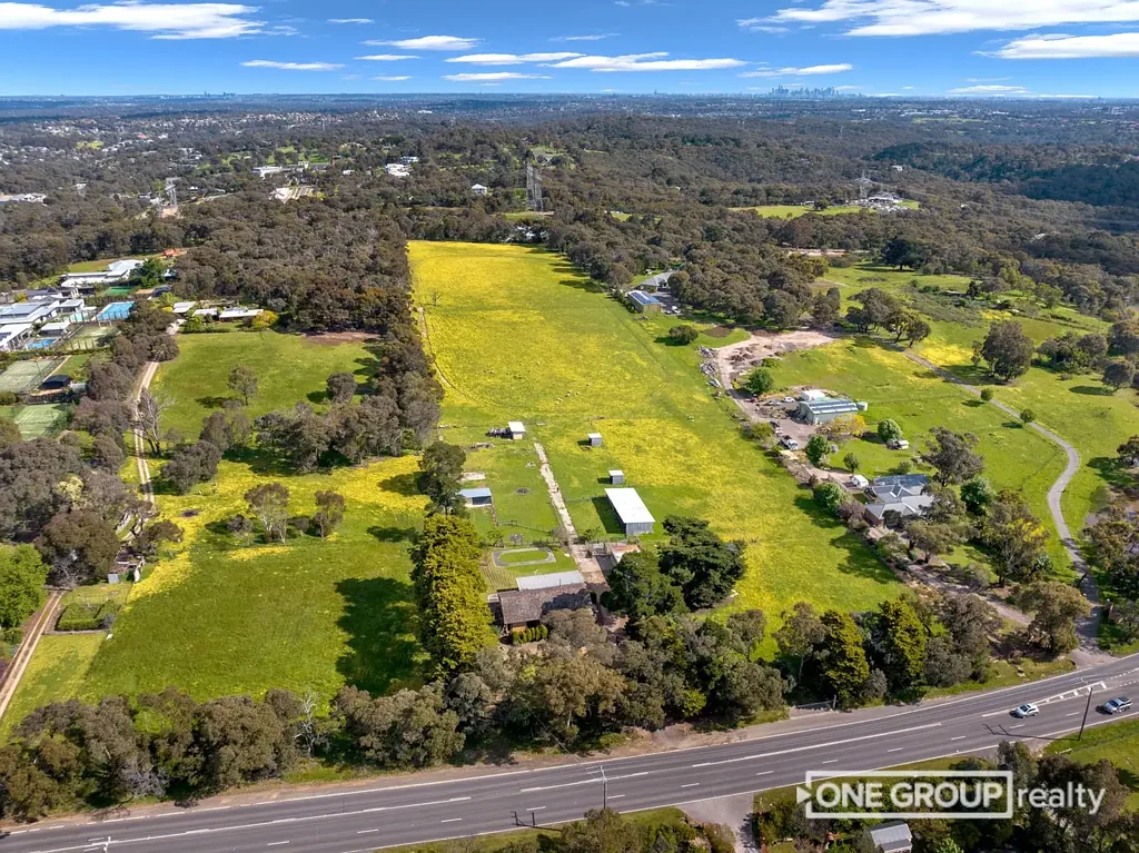 Lifestyle property in Yarrambat land size is 11 Acres (approx.) for rent!