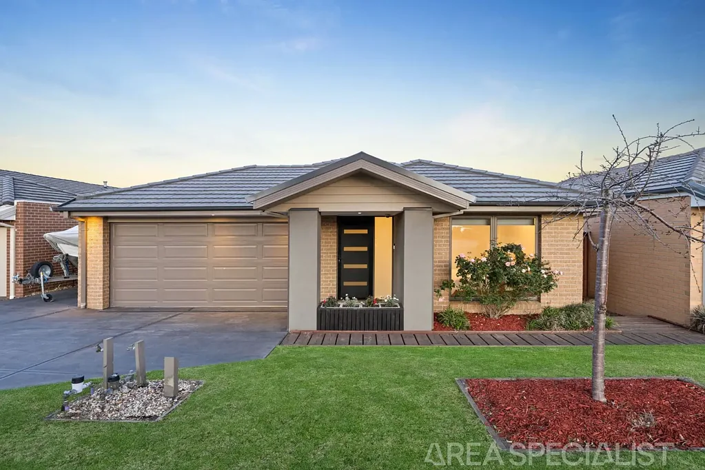 Cranbourne East 3બેડરૂમ The Brief: Generous Living, Exceptional Storage
