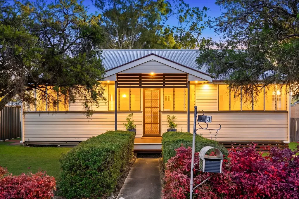 Warwick 3Zimmer Don't Miss This Gem!