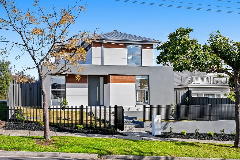 Strathmore 4chambre Architectural Elegance Meets Everyday Convenience, Walk to Napier Street Village
