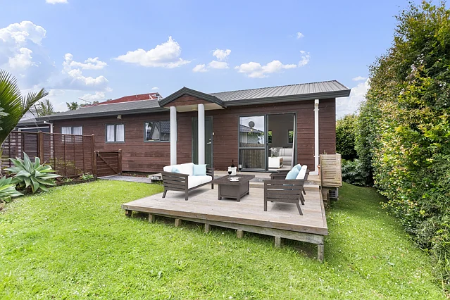 330B East Coast Road, Sunnynook, North Shore City