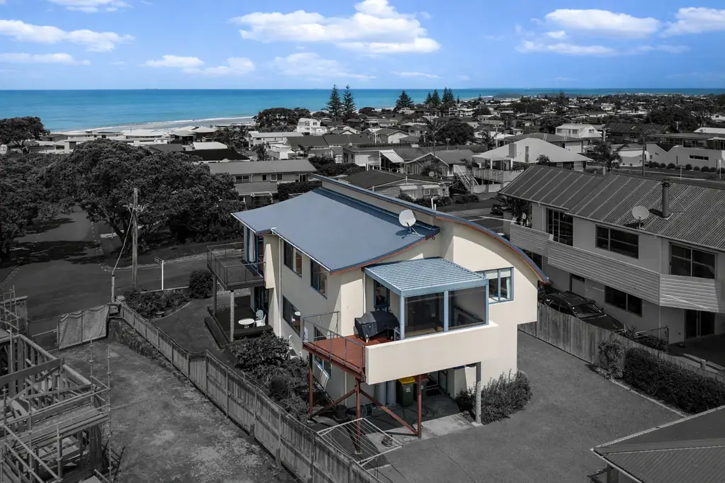 Waihi Beach 4房  Ocean Views, Lift Access, and Income Potential