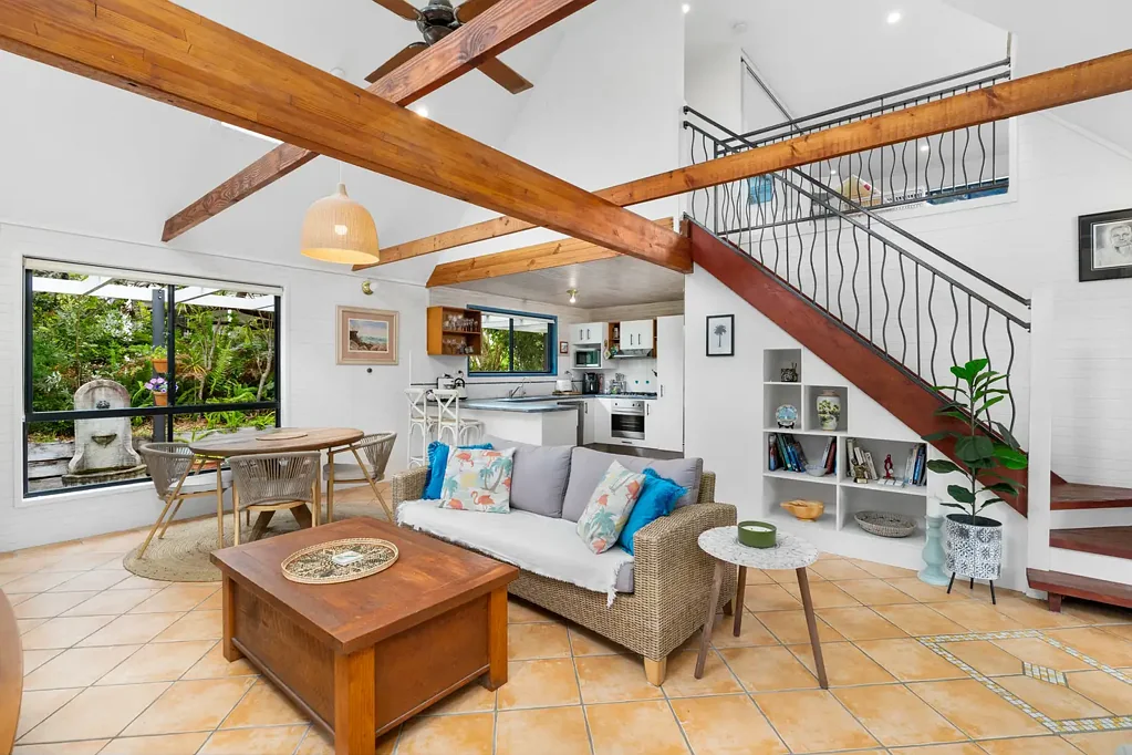 Beach House Haven In Coveted Cul-De-Sac