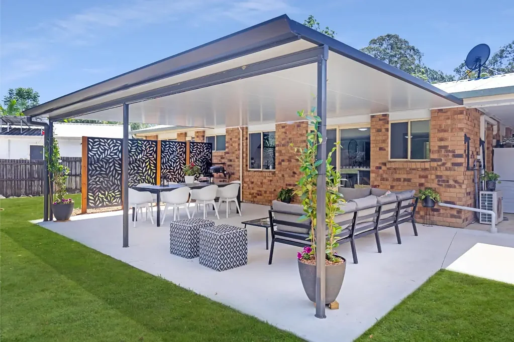 Landsborough 3房  Elegant Opportunity on Over 1/4 Acre — Classic Family Home in the Heart of Landsborough