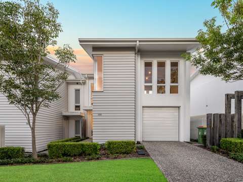 Pimpama 3 Bedroom Modern Living in the Heart of Pimpama - Perfect for Homeowners or Investors