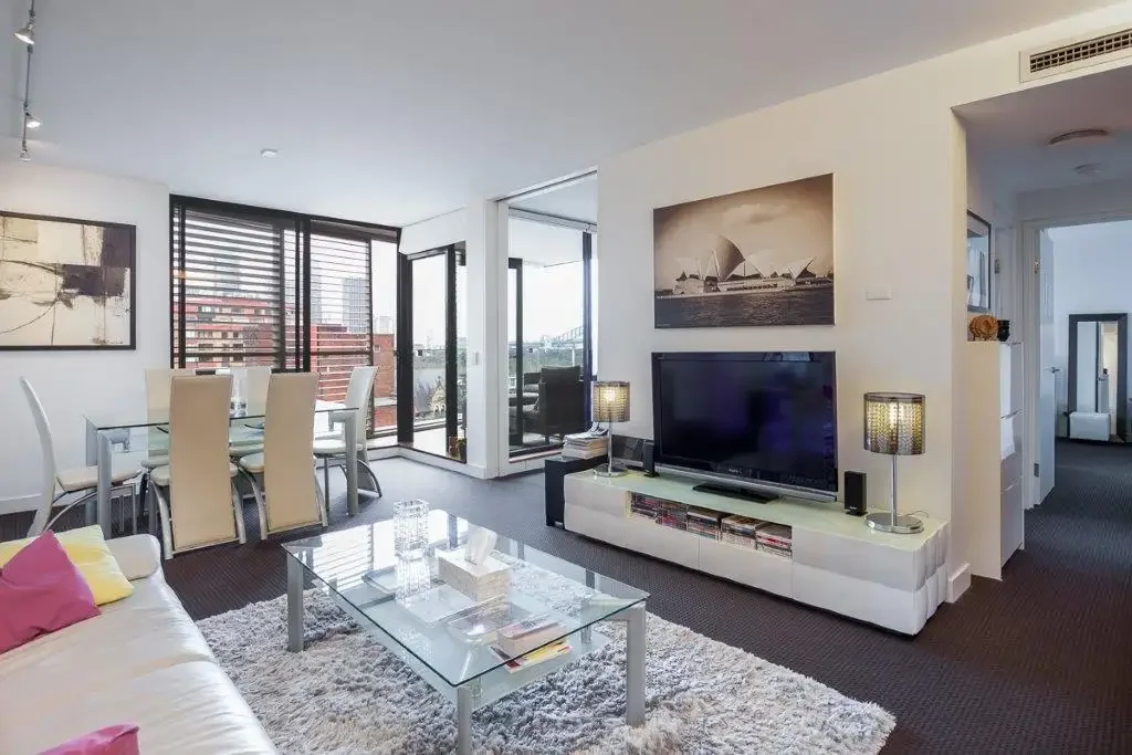 Rockwall Gardens - 2 Bedroom Apartment with Stunning Harbour Bridge and City Views