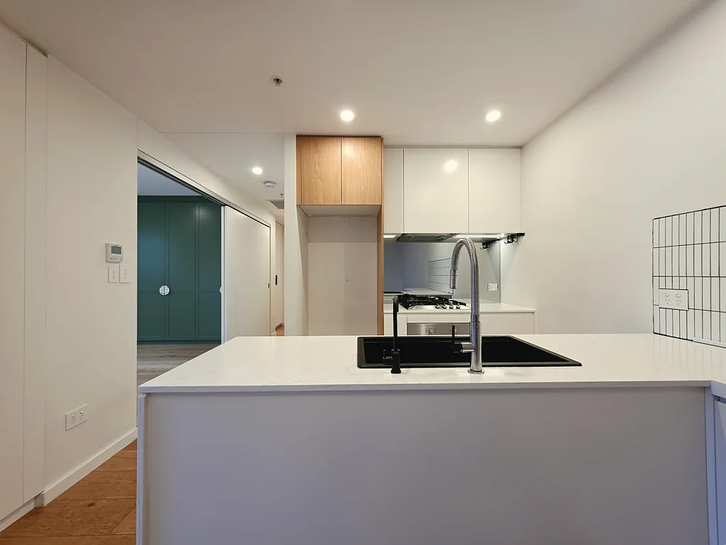 Modern 1 Bedroom Apartment Unit with Courtyard
