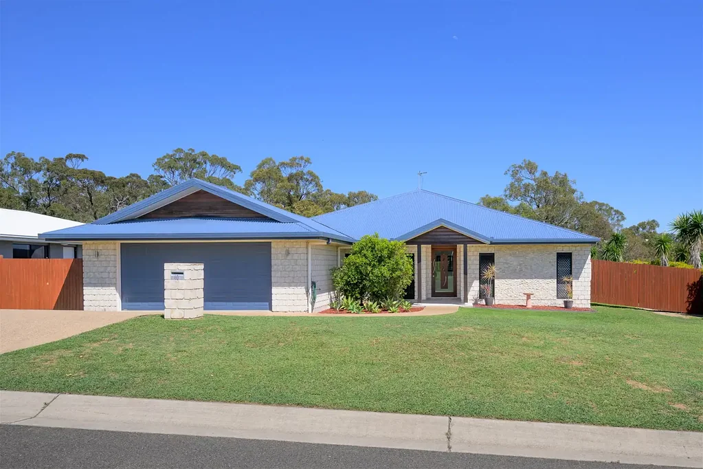 Glen Eden 4房  Gorgeous Family Home With 10KW Solar System & Side Access!