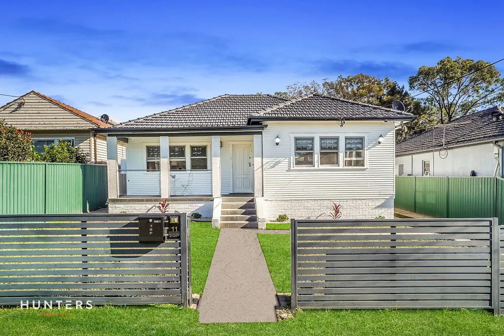 Merrylands 7ਬੈੱਡਰੂਮ Renovated Dual-Income Opportunity with Council & CDC Approvals in a Sought-After Location