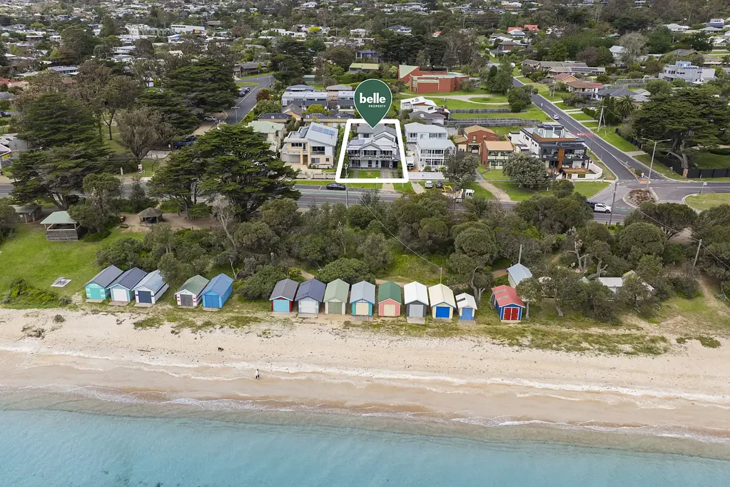 Dromana 5 Bedroom Superb versatile home, metres to the bay