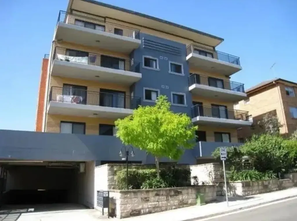 Bright & Spacious 2 Bedroom Apartment!  (Anytime inspection available)