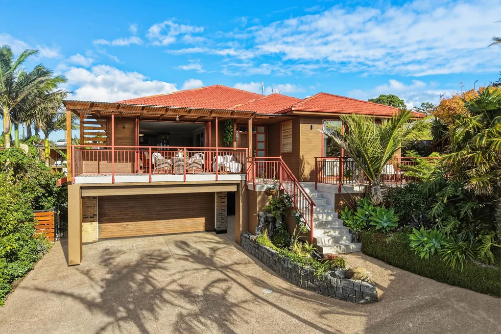 Orewa 4 Bedroom Above It All  Views, Sunshine & Serenity