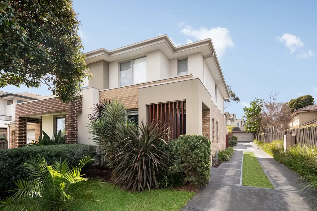 Chadstone 3غرفة نوم Luxury Town Residence in a Peaceful Tree-Lined Street