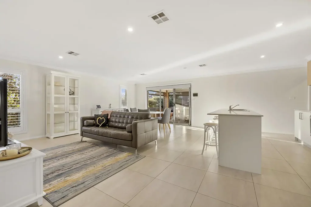 Ngunnawal 4 Bedroom Space, Style & Views to Match