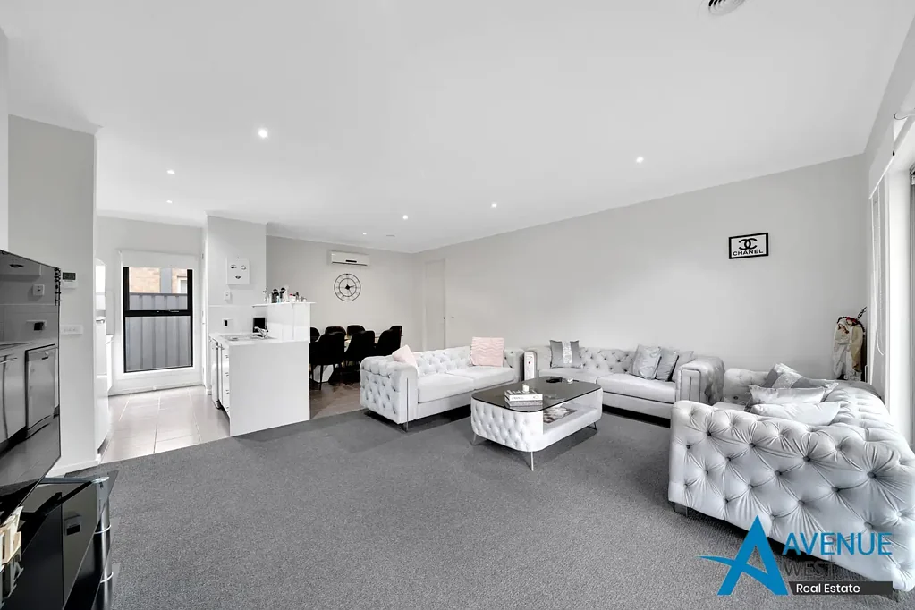 Craigieburn 4房 宽敞转角地 474m² 现代奢居 宽敞布局 室内外无缝过渡 中心地段 优质学区 双车位车库 家庭娱乐空间 Modern Family Sophistication on a Rare Corner Allotment.