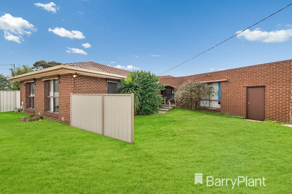 Close to schools, shops and transport!
