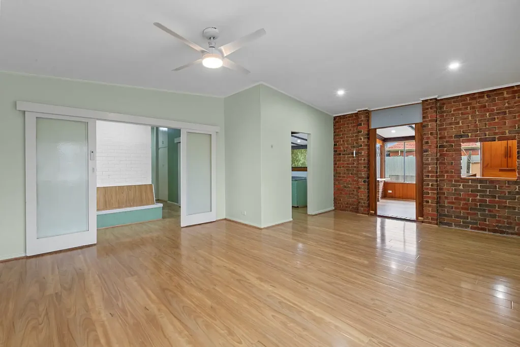 Versatile 3 bedroom home for rent in DAVOREN PARK!