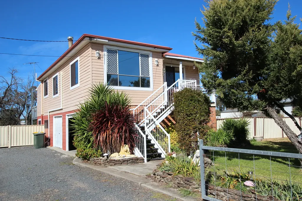 Inverell 3 Bedroom River Views - REDUCED Vendor says sell