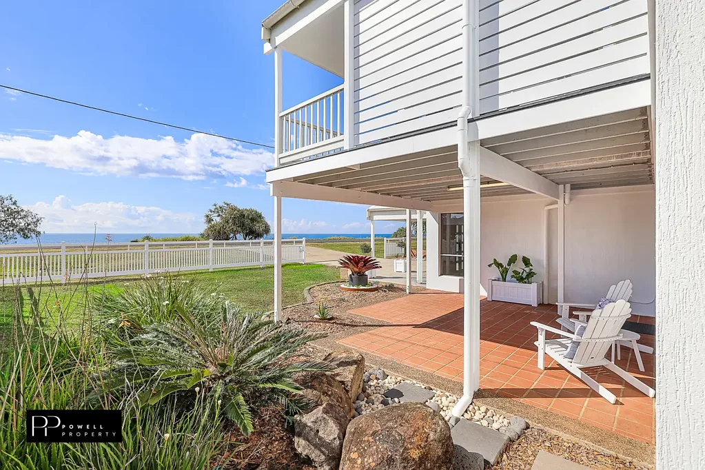 Burnett Heads 4房  Ocean Front Living on 1,137m² - Pristine Burnett Heads