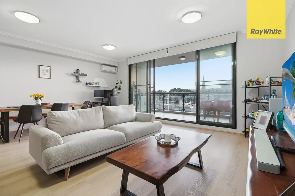 Parramatta 2房 现代公寓，配备屋顶设施，极致便利 Modern Apartment with Rooftop Amenities & Ultimate Convenience