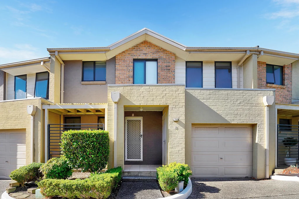 Bankstown 3房 位于优越便利地段的宽敞三卧室联排别墅 Spacious 3-Bedroom Townhouse in a Prime Convenient Location