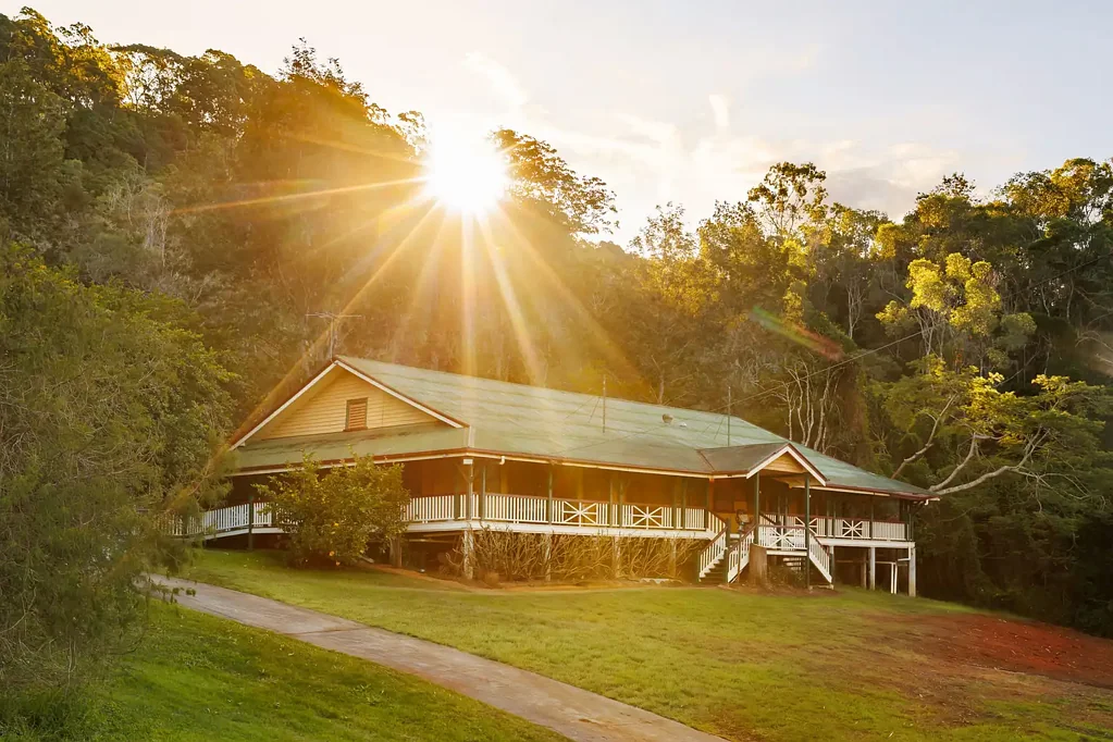 Pullenvale 4ਬੈੱਡਰੂਮ Classic Queenslander With Endless Potential