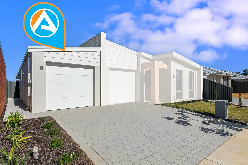 MODERN & LOW-MAINTENANCE LIVING | STYLISH 2 BEDROOM HOME