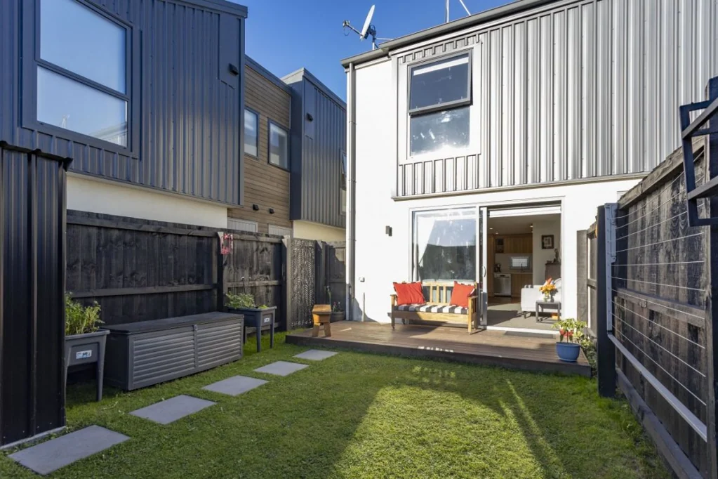 Woolston 2房  Beat The Crowd, Affordable .
