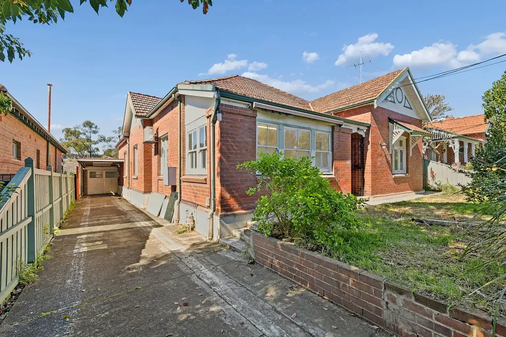Strathfield 5房 多功能家庭生活，卓越空间与实用性兼备 Versatile family living with exceptional space | 400m to Strathfield Station
