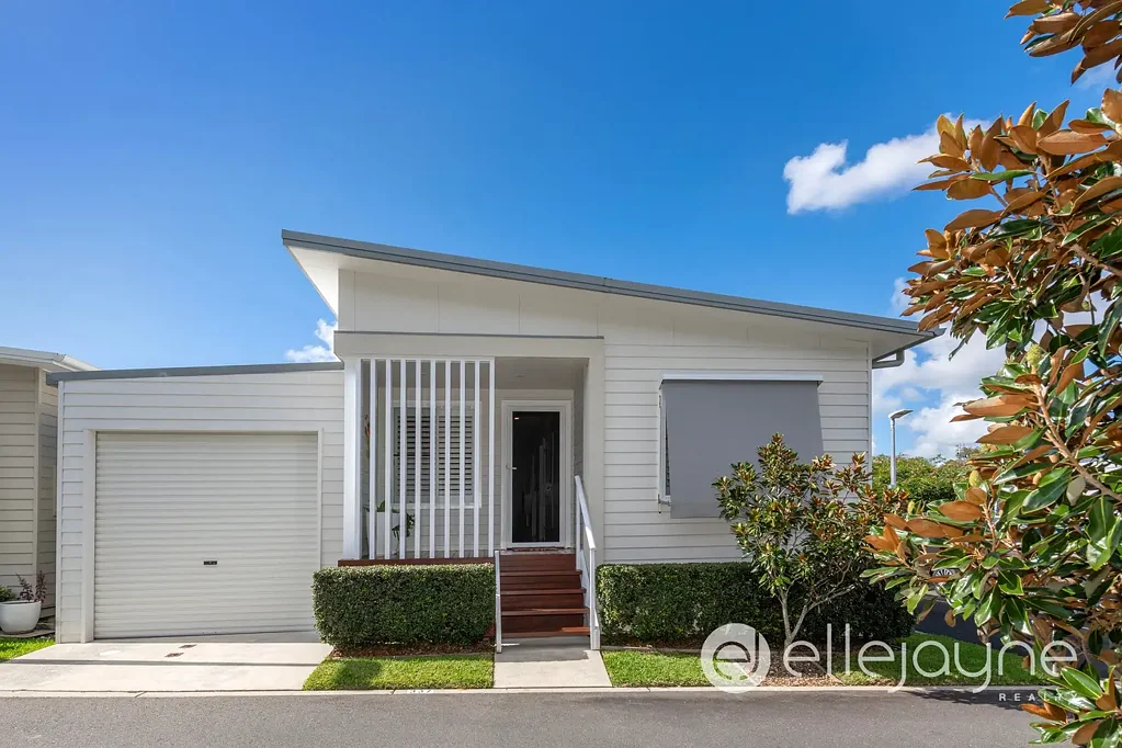 Morisset 2Kwarto ELEGANT, LOW-MAINTENANCE HOME WITH CONTEMPORARY LUXURIES IN THE GRANGE ESTATE - MORISSET