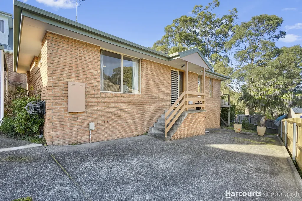 Blackmans Bay 2 Bedroom Quietly Positioned and Close to Everything