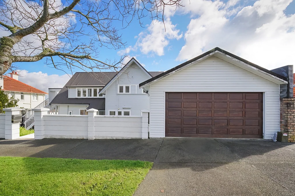 Top Floor Home with Wonderful Views